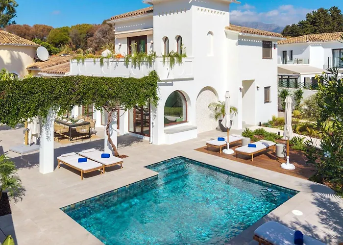 Villa Vacation I Lumea, Luxury Villa, Private Heated Pool, Andalusian Charm, Walking Distance To The Marina And Beaches *