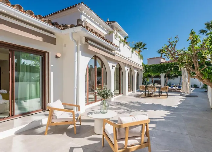 Villa Vacation I Lumea, Luxury Villa, Private Heated Pool, Andalusian Charm, Walking Distance To The Marina And Beaches *