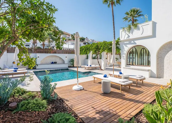 Villa Vacation I Lumea, Luxury Villa, Private Heated Pool, Andalusian Charm, Walking Distance To The Marina And Beaches